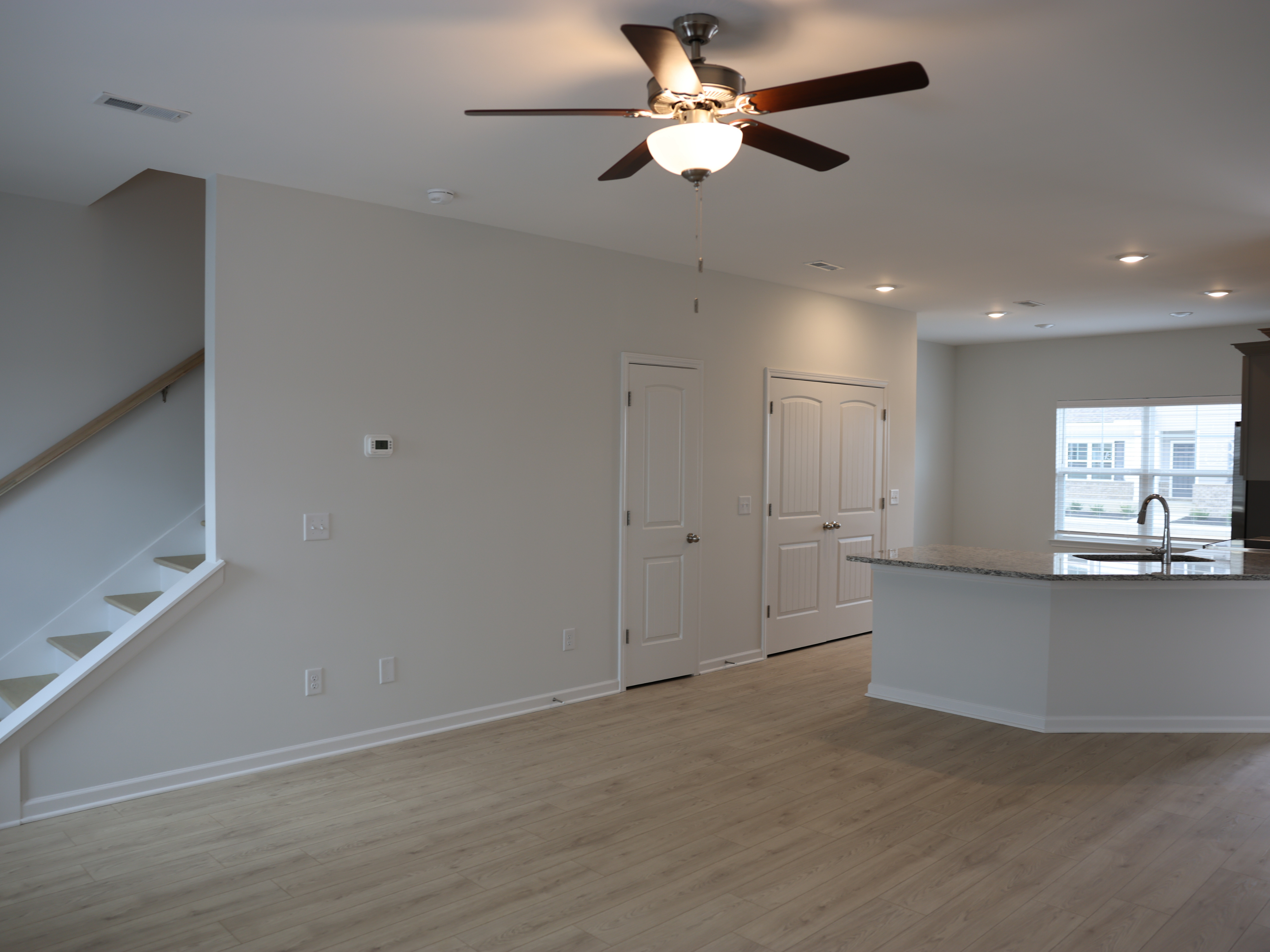 3BR Livingroom to Kitchen